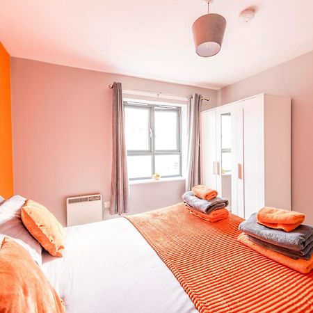 Prime Location - Modern City Apartment! Bristol Exterior foto
